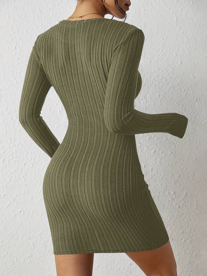 CD | Rochie la modă și minimalistă
