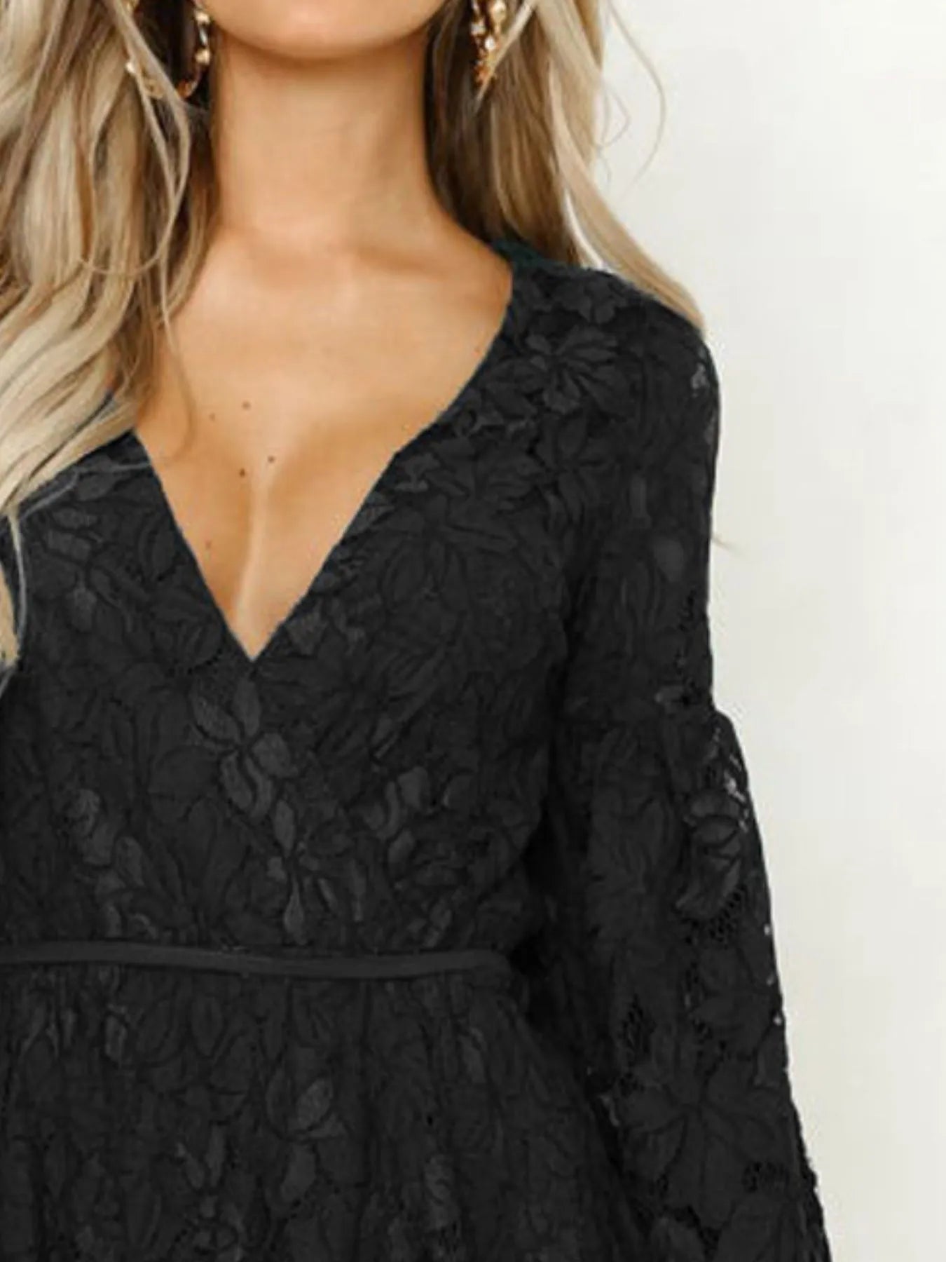 CD | Rochie mini cu mânecă lungă și decolteu în V din dantelă