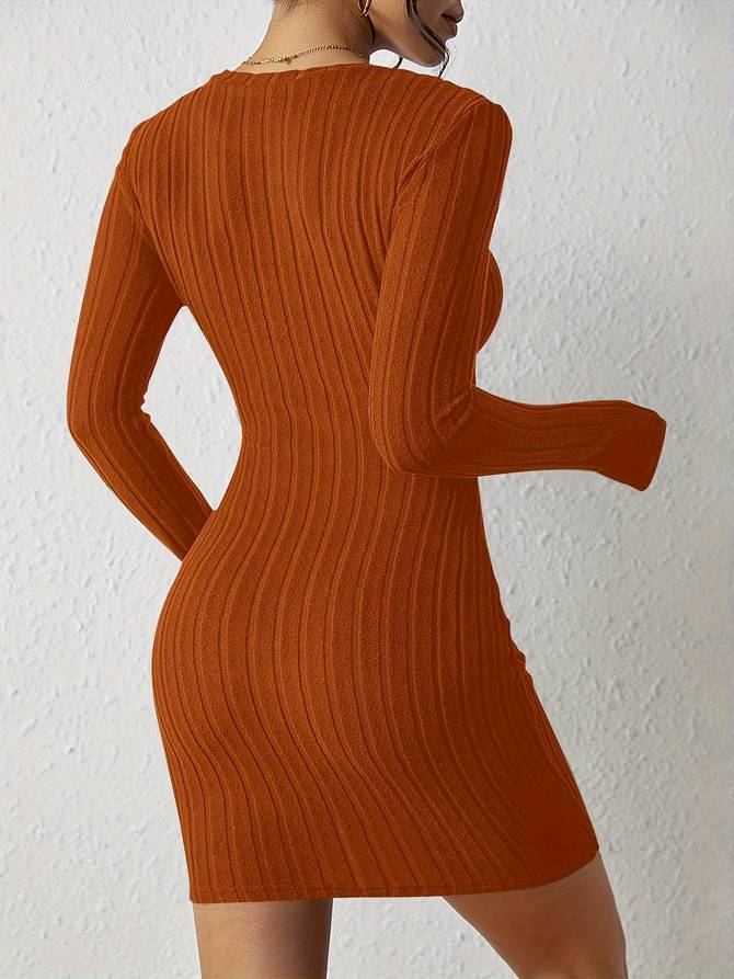 CD | Rochie la modă și minimalistă