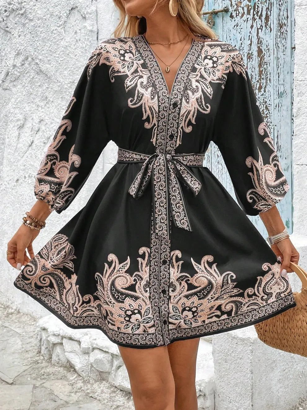 CD | Rochie mini cu mâneci 3/4 cu decolteu în V Paisley