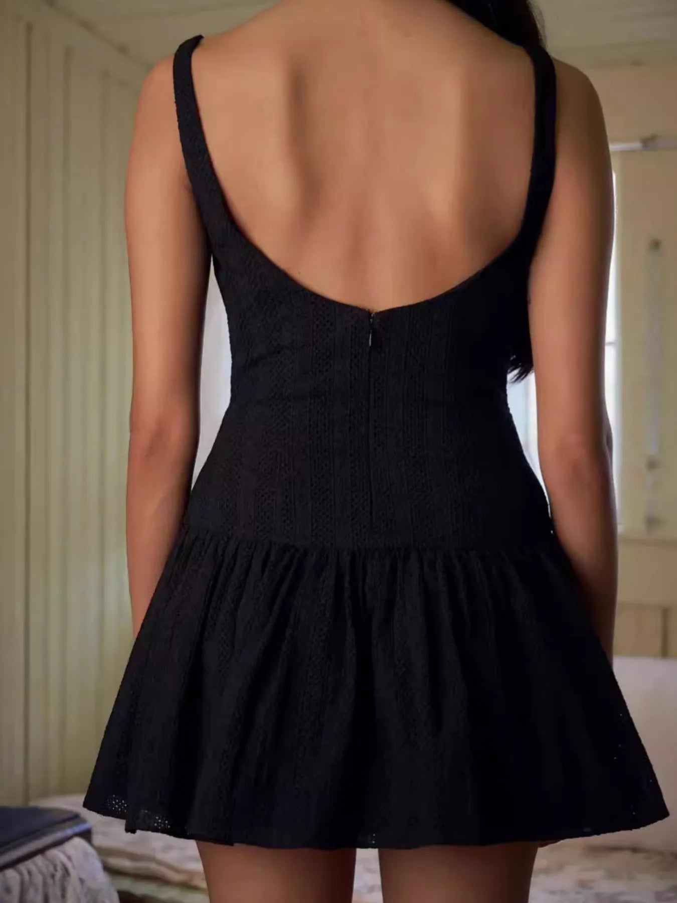CD | Rochie mini fără mâneci cu detalii din dantelă