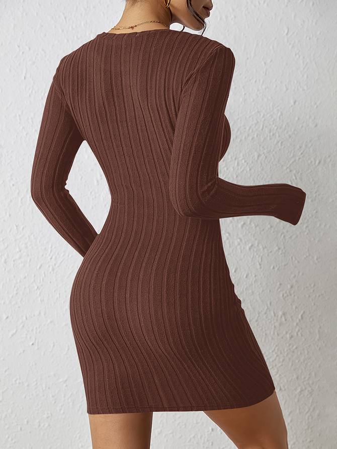 CD | Rochie la modă și minimalistă