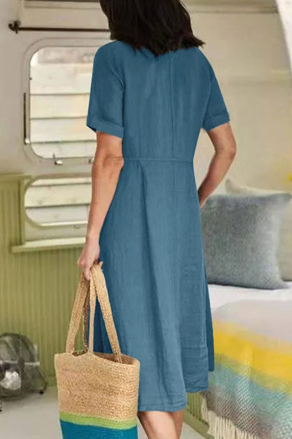 CD | Rochie midi lejeră cu mâneci scurte și închidere elegantă cu nasturi