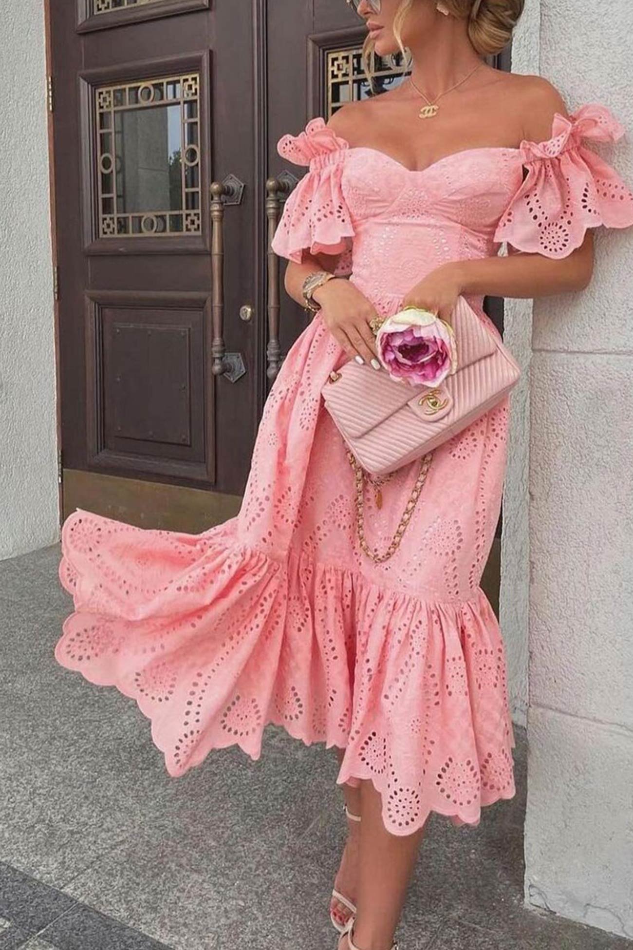 CD | Rochie midi brodată cu umeri deschiși