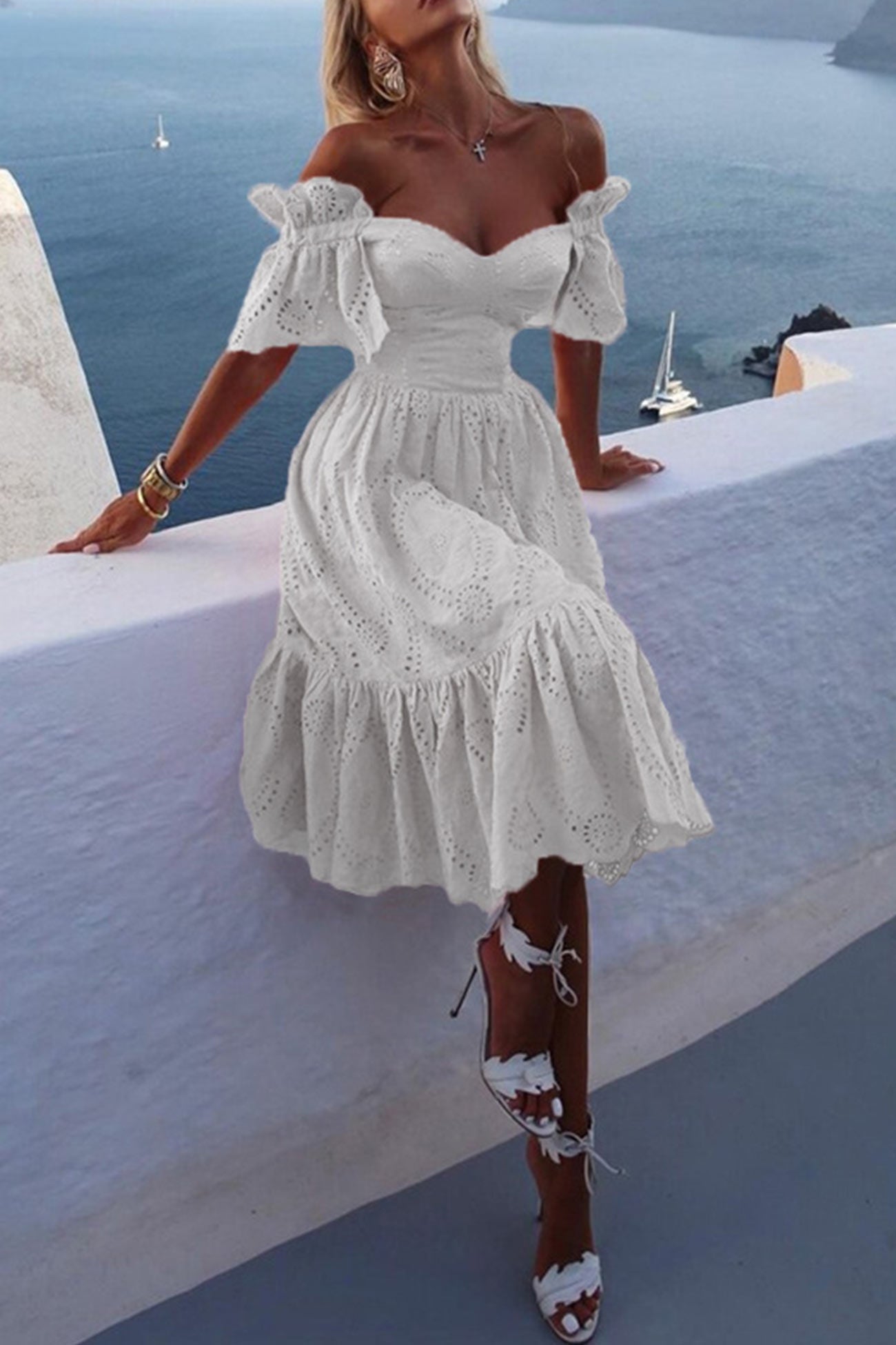 CD | Rochie midi brodată cu umeri deschiși