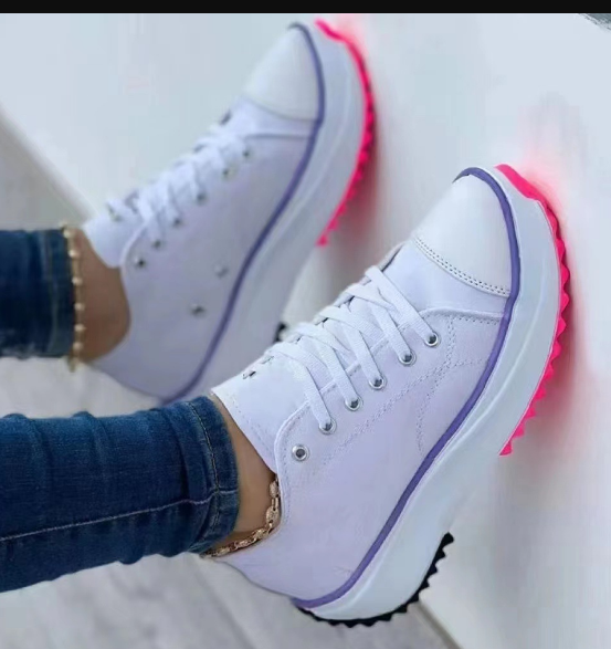 CD | Adidași relaxați și eleganți