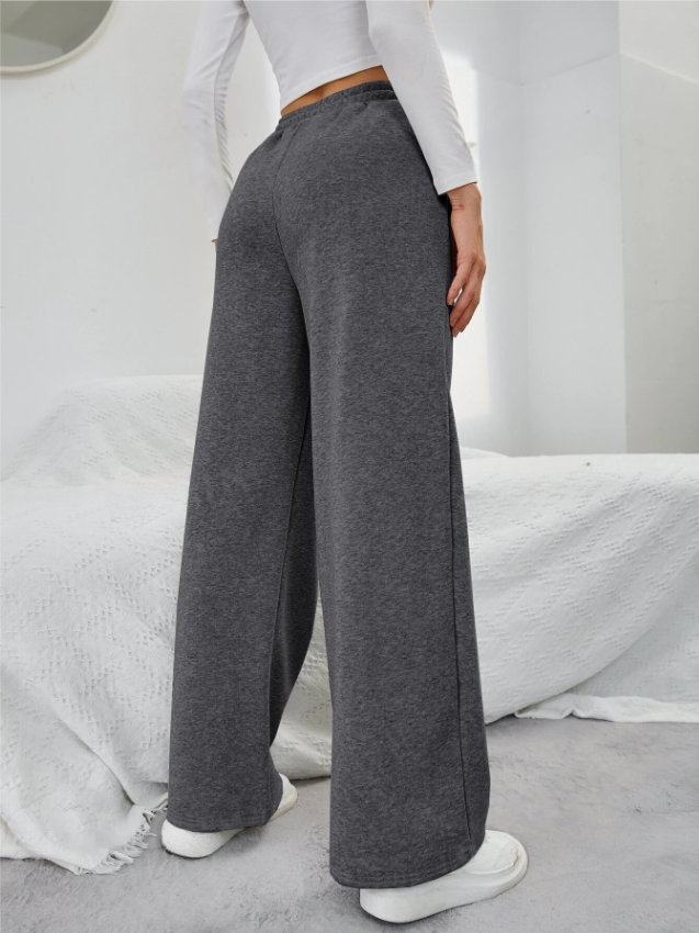 CD | Pantaloni de iarnă la modă și minimaliști