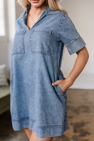 CD | Rochie mini din denim cu mânecă scurtă, guler și buzunare aplicate