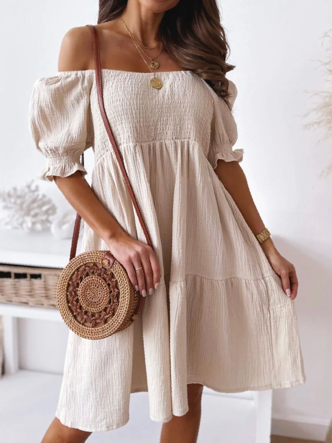 CD | Rochie mini cu umăr liber și smocked