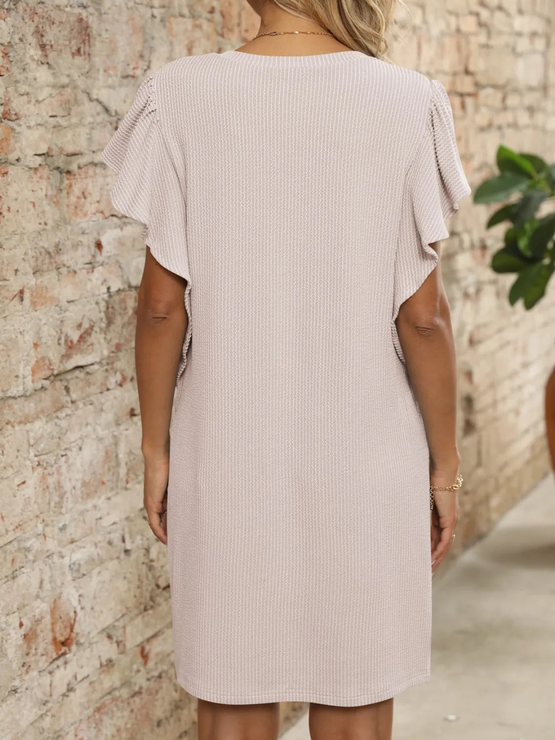 CD | Rochie mini încrețită cu decolteu în V și mâneci lungi