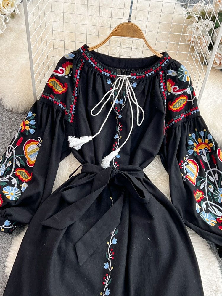 CD | Rochie vintage brodată