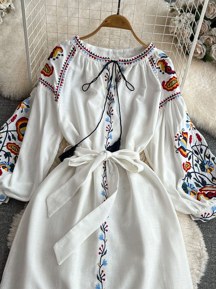 CD | Rochie vintage brodată