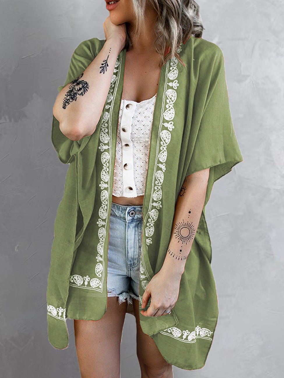 CD | Cardigan la modă și minimalist