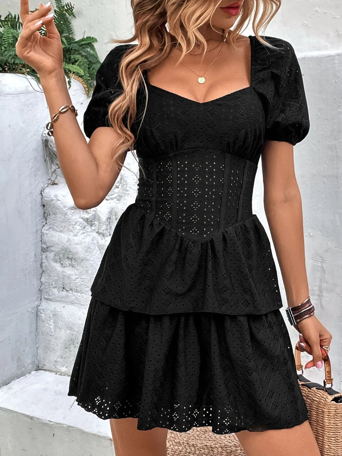 CD | Rochie mini cu mânecă scurtă cu ochiuri stratificate