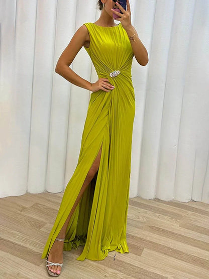 CD | Rochie maxi cu crăpătură care flatează silueta fără timp