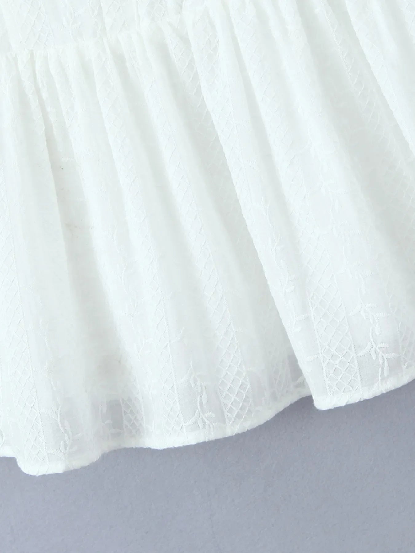 CD | Rochie mini fără mâneci cu detalii din dantelă