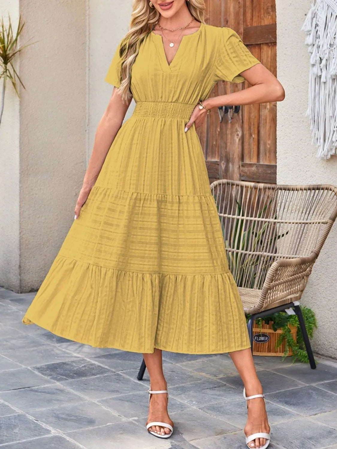 CD | Rochie cu mânecă scurtă cu crestătură și cravată