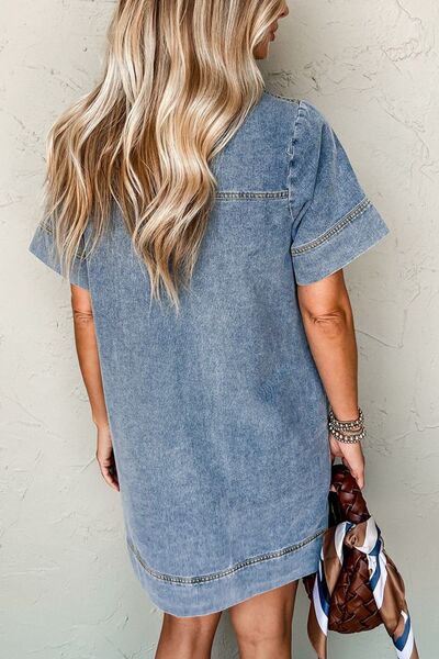 CD | Rochie mini din denim cu mânecă scurtă, guler și buzunare aplicate