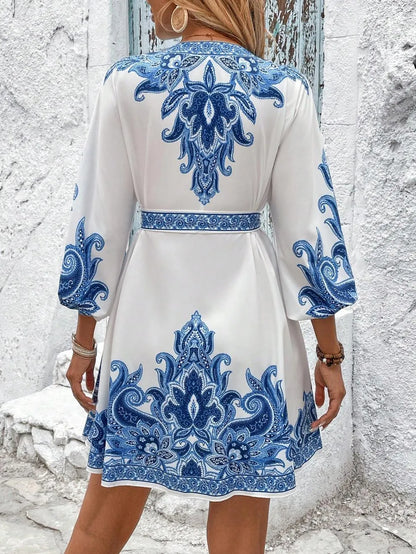 CD | Rochie mini cu mâneci 3/4 cu decolteu în V Paisley
