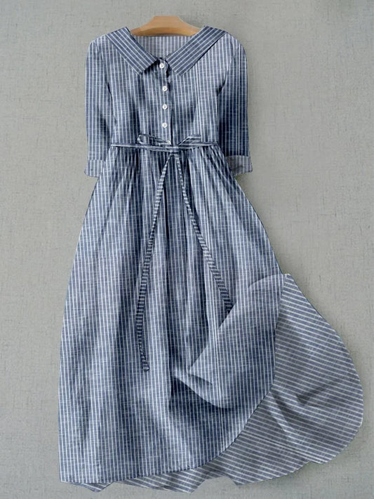 CD | Rochie vintage în dungi și dantelă: farmec atemporal