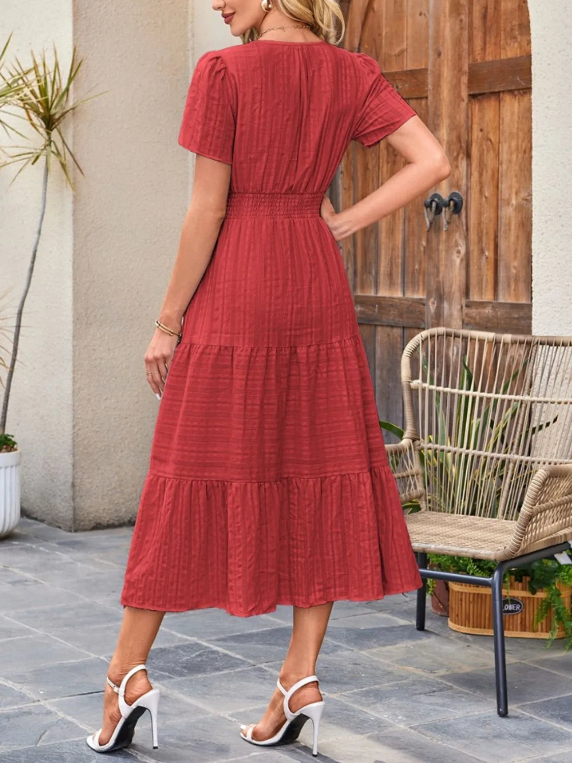 CD | Rochie cu mânecă scurtă cu crestătură și cravată