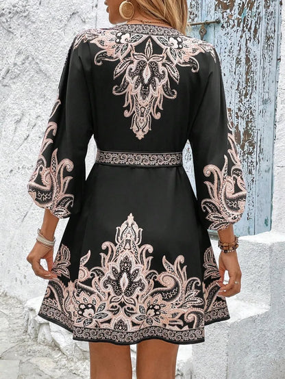 CD | Rochie mini cu mâneci 3/4 cu decolteu în V Paisley
