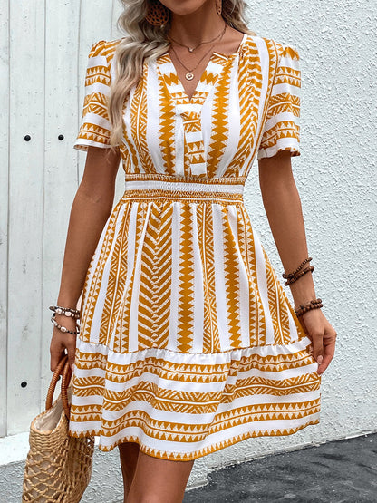 CD | Rochie mini geometrică cu mâneci scurte și crestături