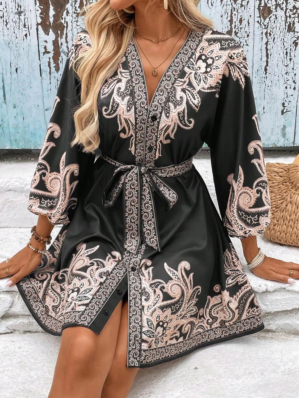 CD | Rochie mini cu mâneci 3/4 cu decolteu în V Paisley